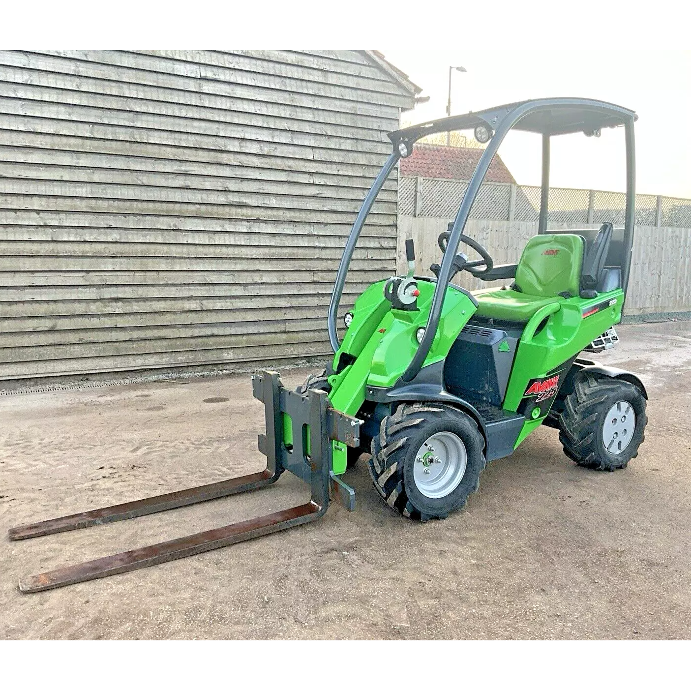 2019 AVANT 225 DIESEL ARTICULATED WHEEL LOADER MULTI ONE WITH FORKS